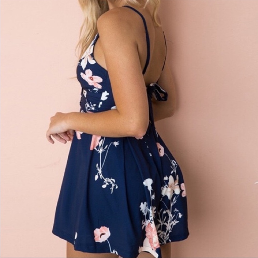 ♦️🆕Navy Blue Floral Back Tie Romper - Picture 4 of 7